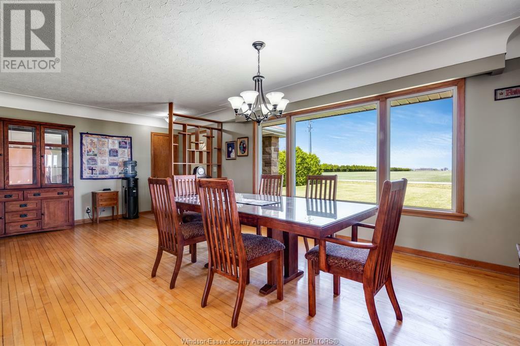Property Photo:  208 Mersea Rd 8  ON N8H 3V8 