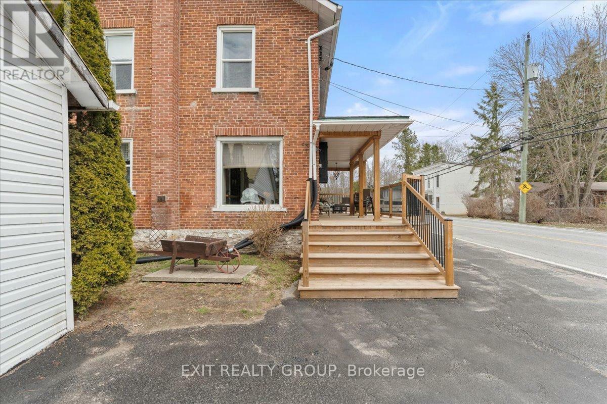 Property Photo: 105 Hoskin Road ON K0K 2V0