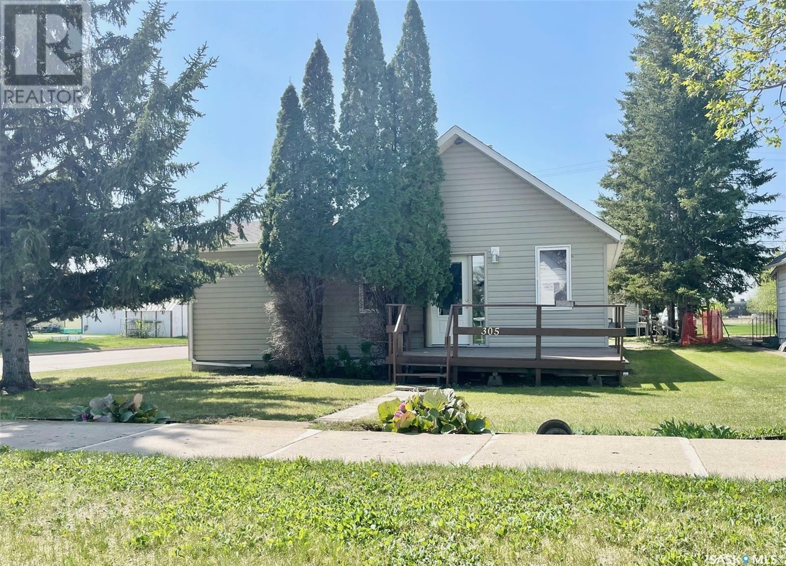 Property Photo: 305 Second Avenue W SK S0A 2P0