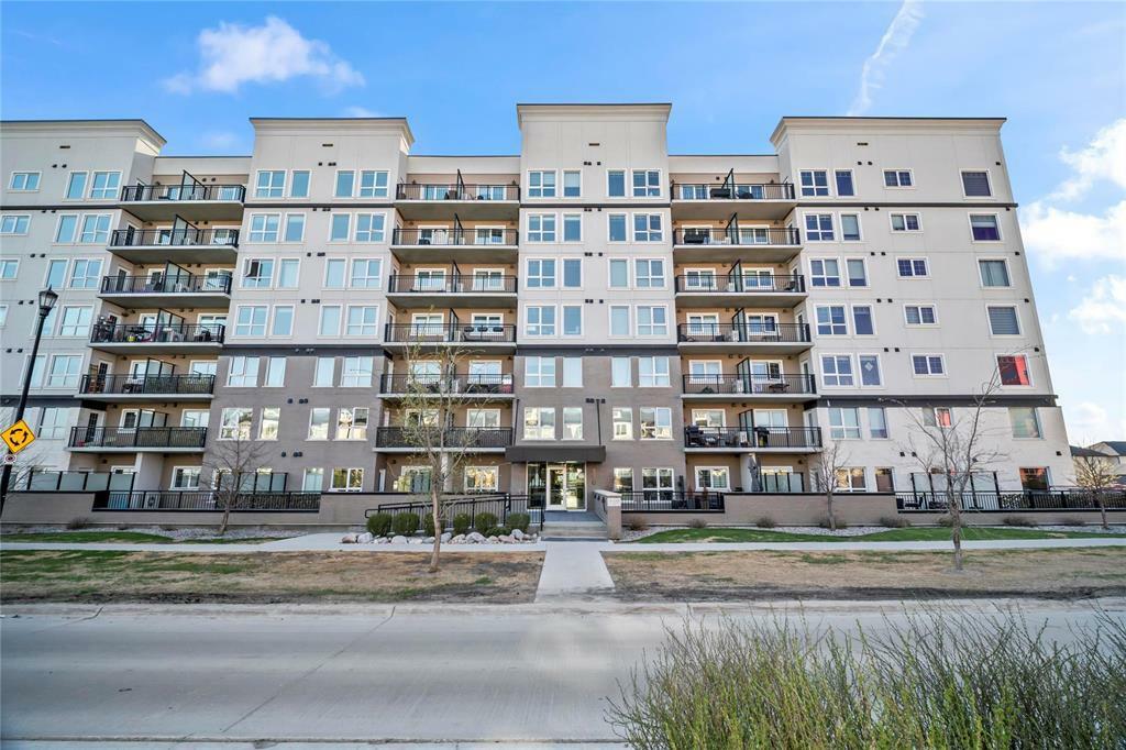 Property Photo:  300 Centre Street  MB R3Y 2A1 