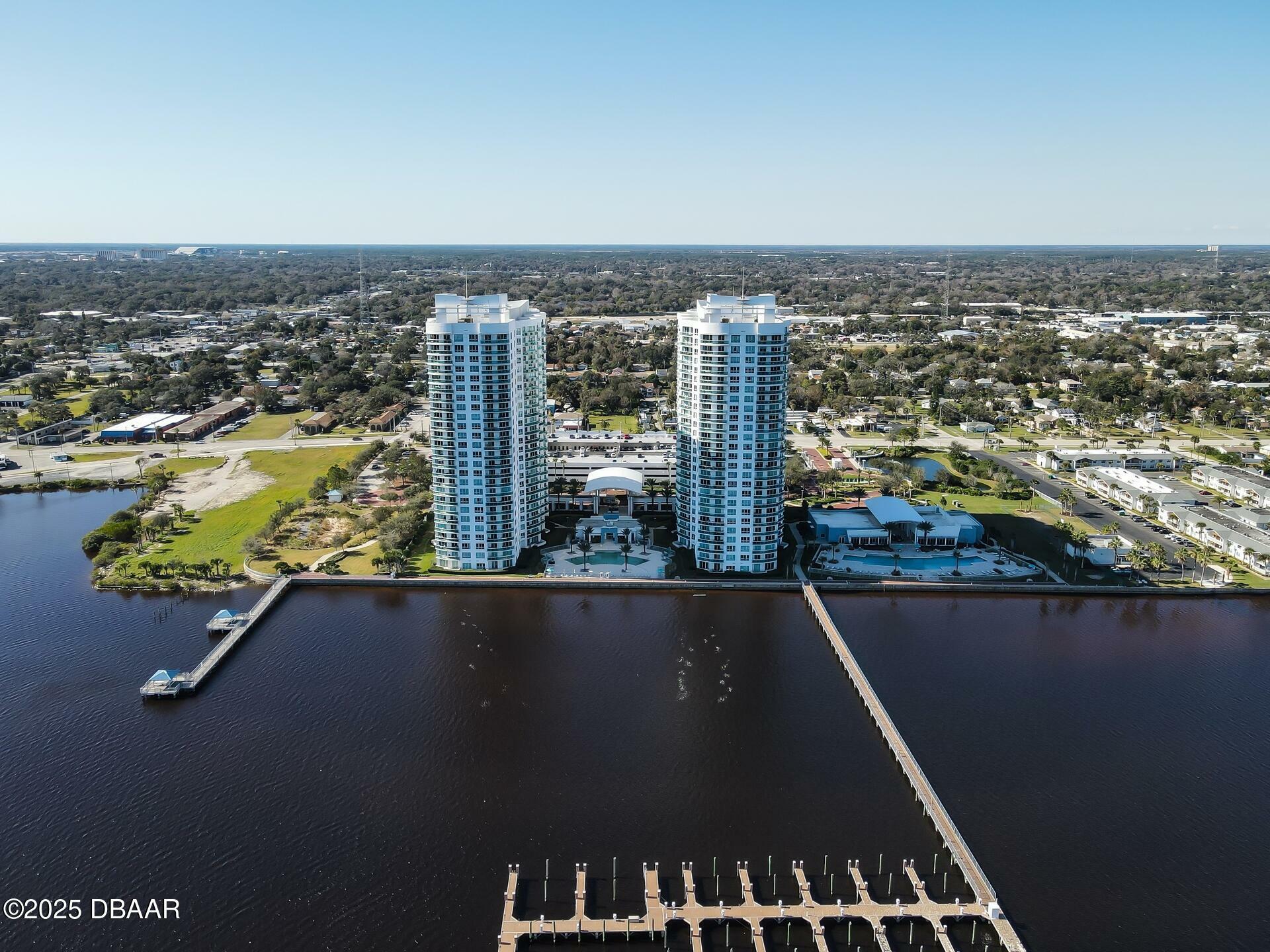 Property Photo: 231 Riverside Drive FL 32117