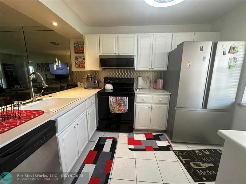 Property Photo: 4502 Martinique Way G2 FL 33066