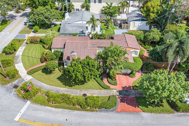 Property Photo: 1600 NE 4th Ct FL 33301