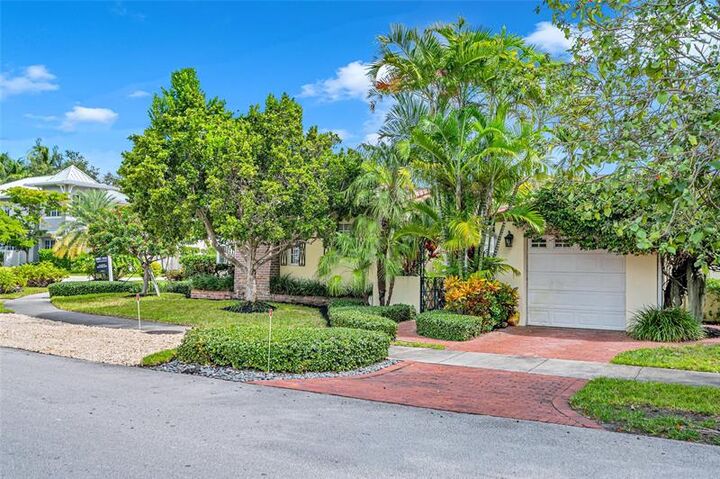 Property Photo: 1600 NE 4th Ct FL 33301