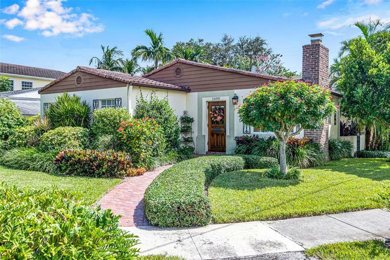 Property Photo: 1600 NE 4th Ct FL 33301