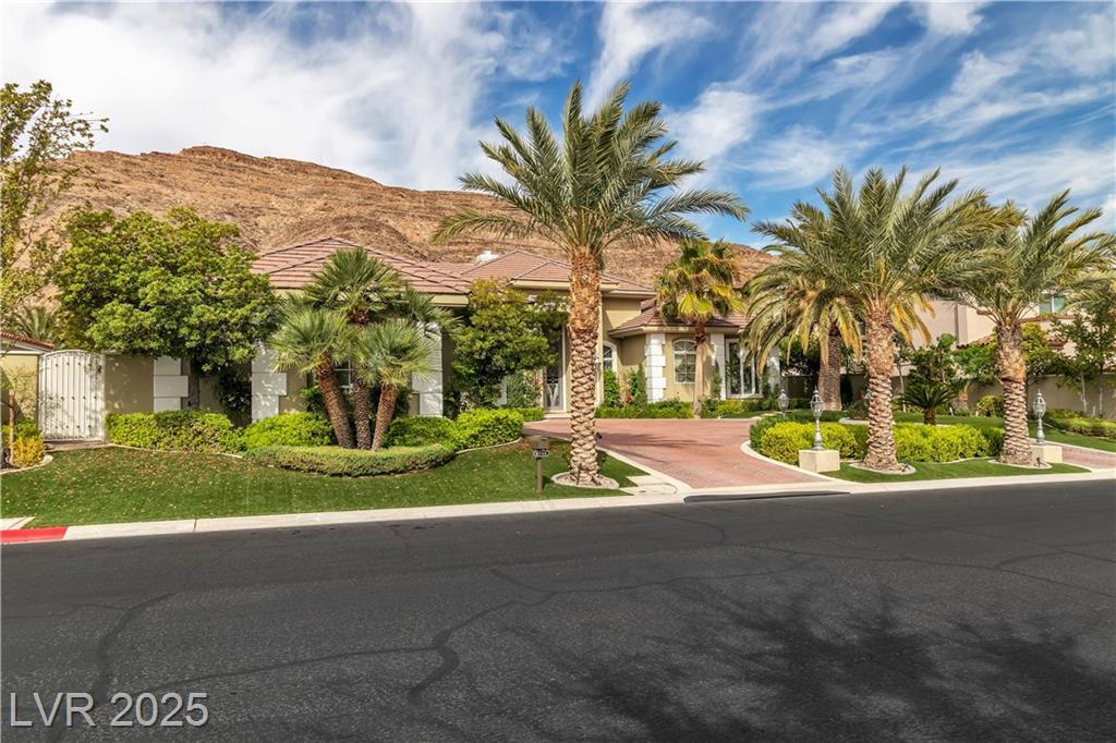Property Photo:  2733 Red Arrow Drive  NV 89135 