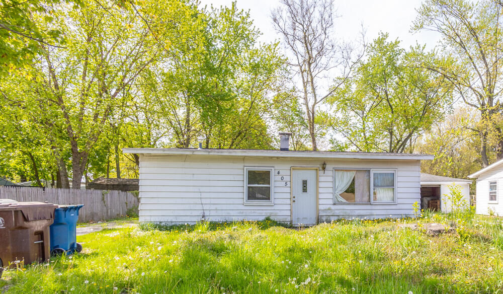 Property Photo:  405 Strongbow Trail  IN 46304 
