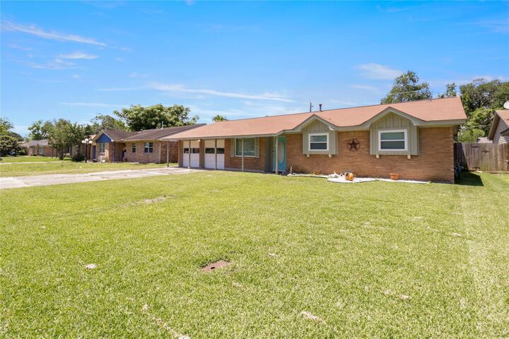 Property Photo:  119 Mulberry Street  TX 77566 