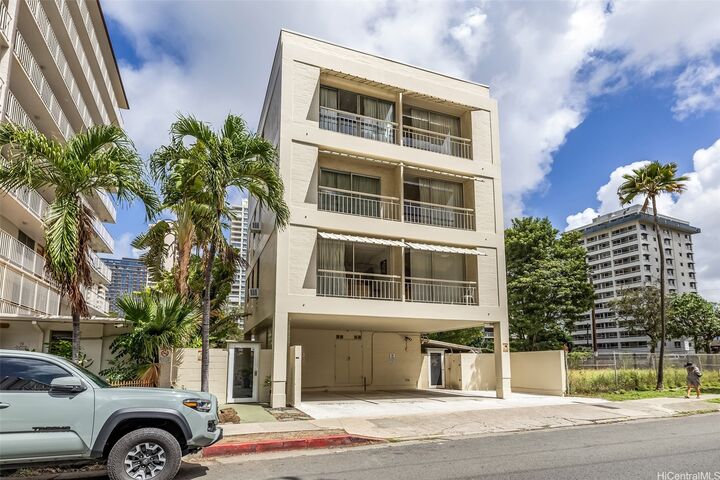 240 Liliuokalani Avenue  Honolulu HI 96815 photo