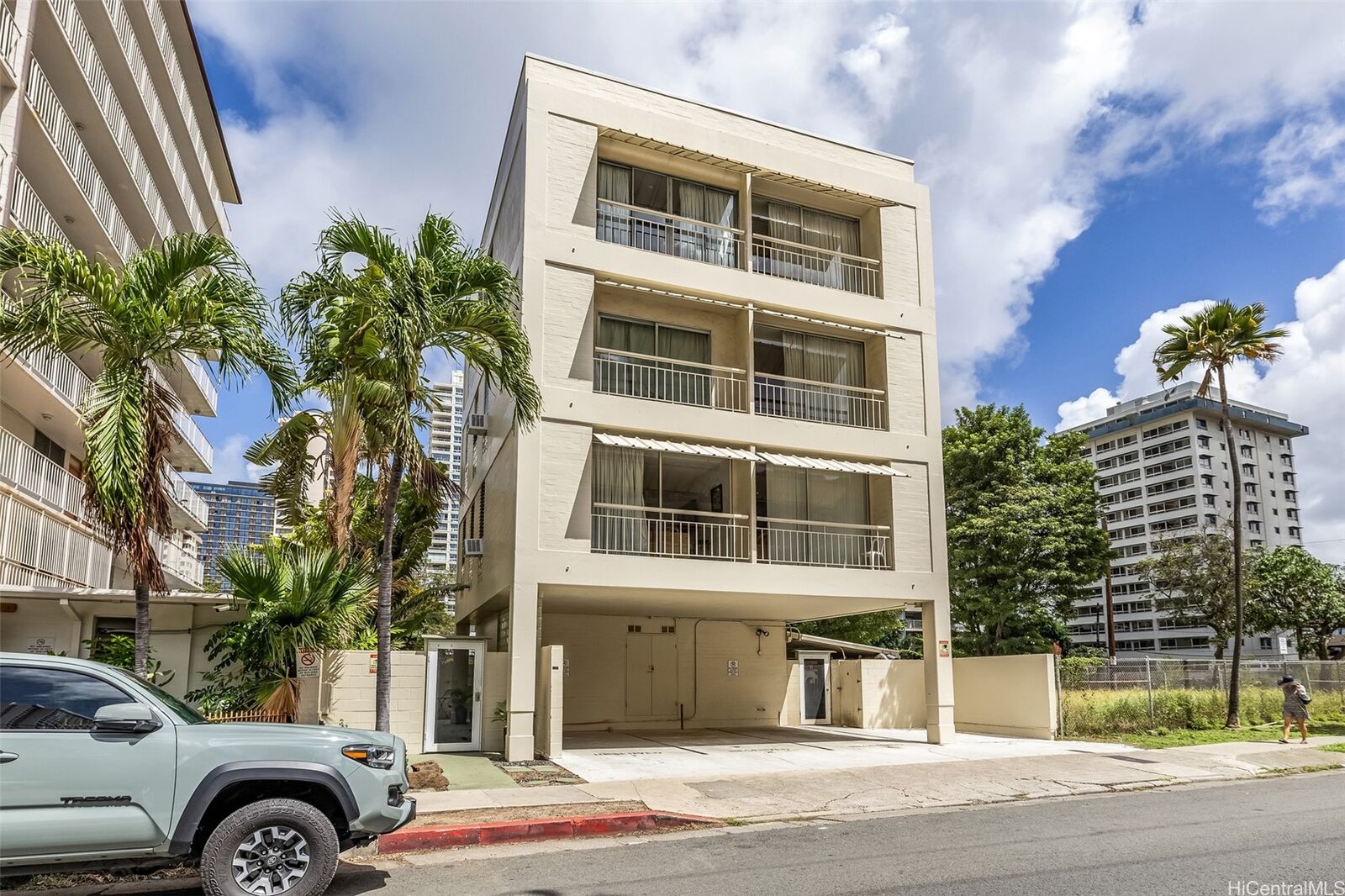 Property Photo: 240 Liliuokalani Avenue HI 96815