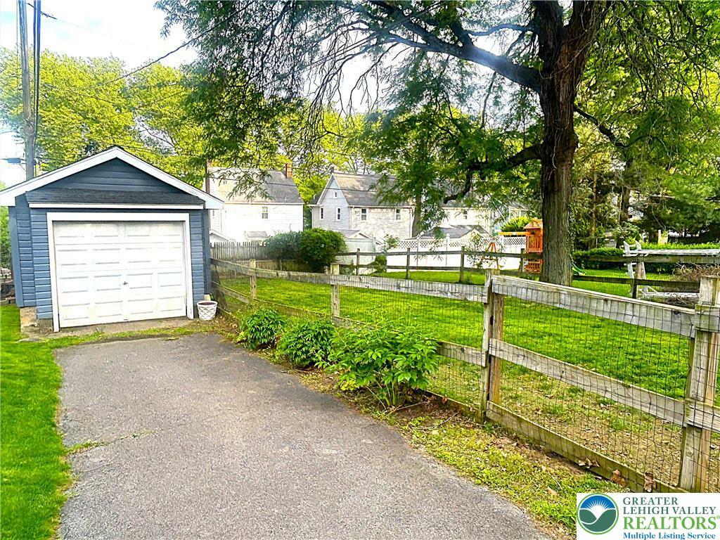 Property Photo: 1628 Cloverleaf Street PA 18017