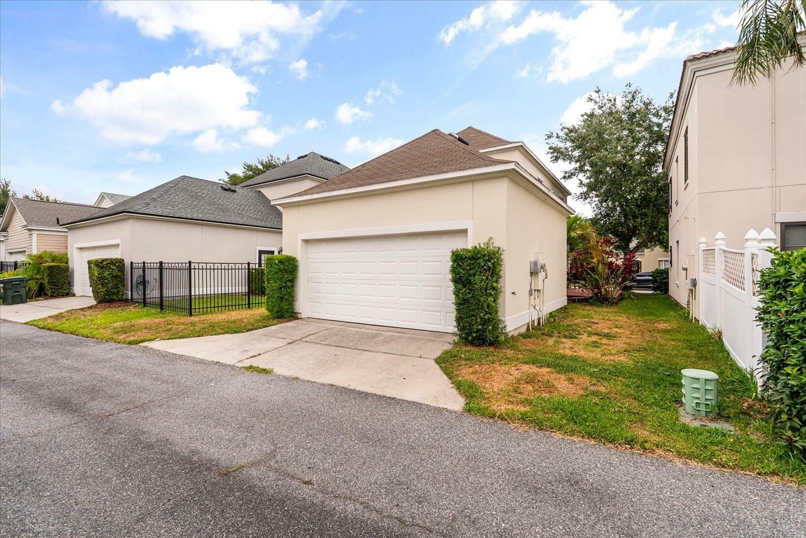 Property Photo: 938 Pawstand Road FL 34747