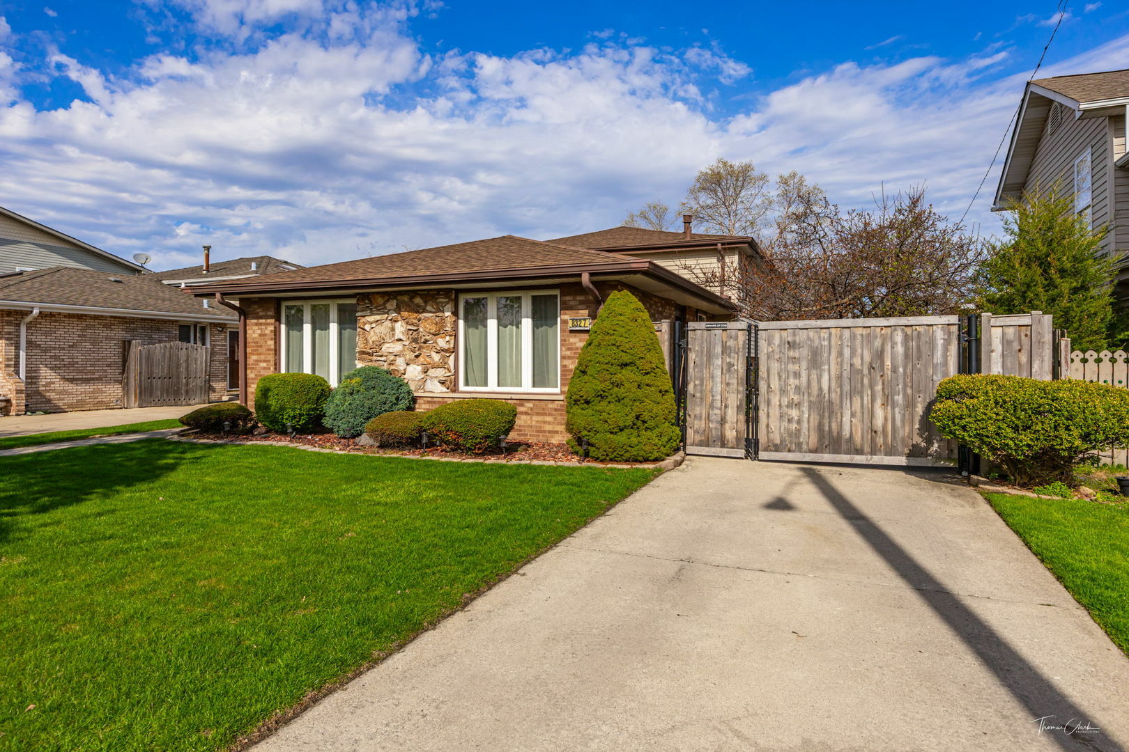 Property Photo: 8327 S 78th Avenue IL 60455