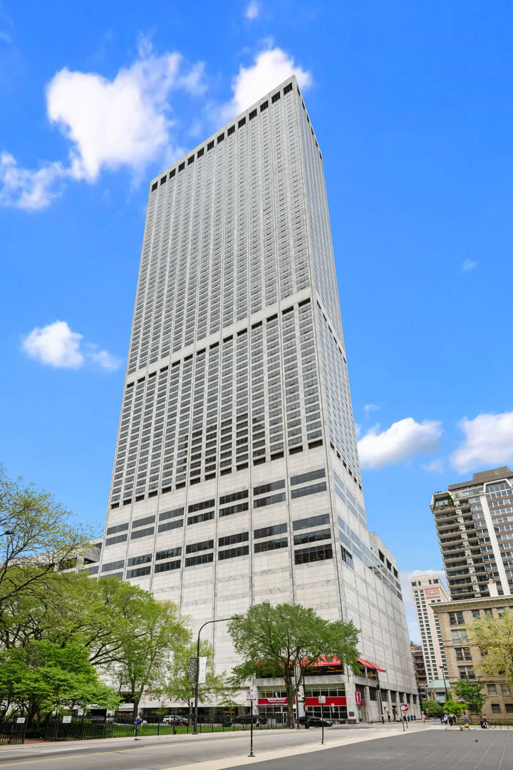 180 E Pearson Street 4006  Chicago IL 60611 photo