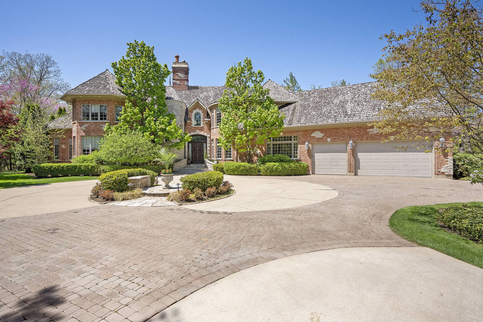 Property Photo:  1890 Robinwood Lane  IL 60015 