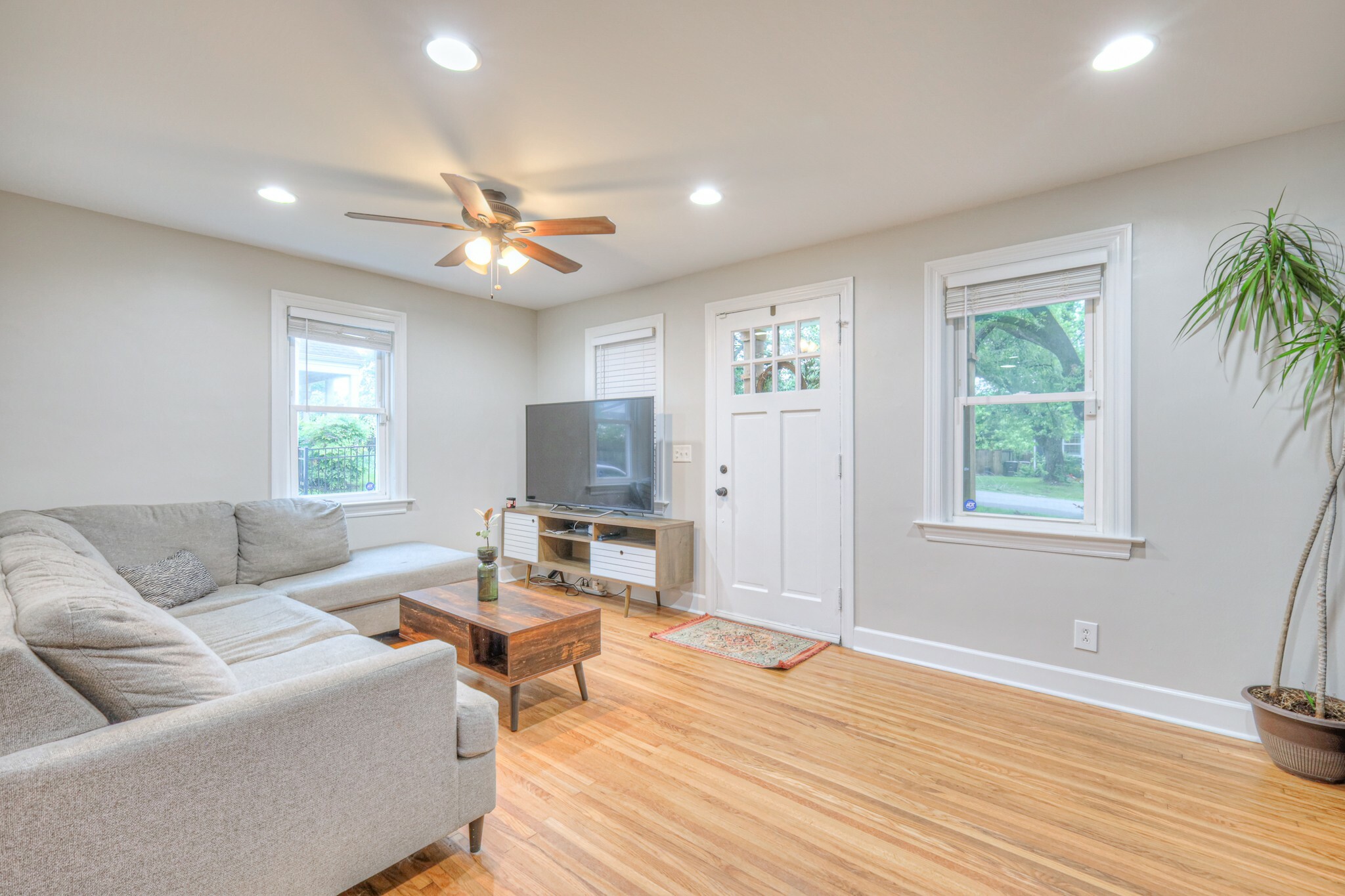 Property Photo: 1220 Sunnymeade Dr TN 37216