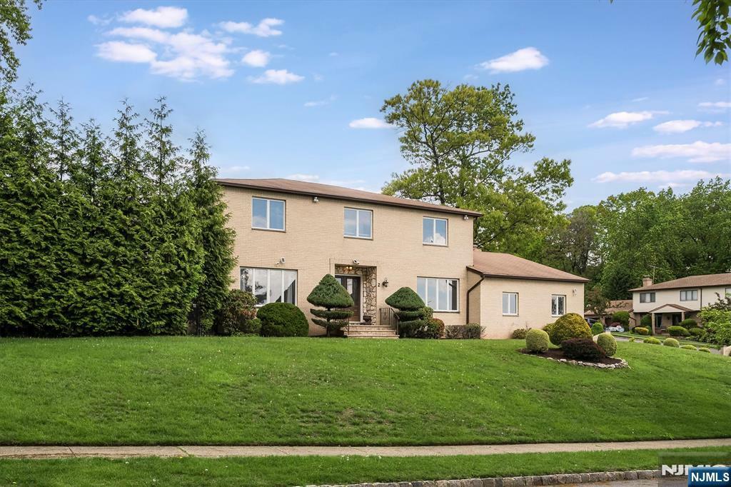 2 Stratton Drive  Wayne NJ 07470 photo