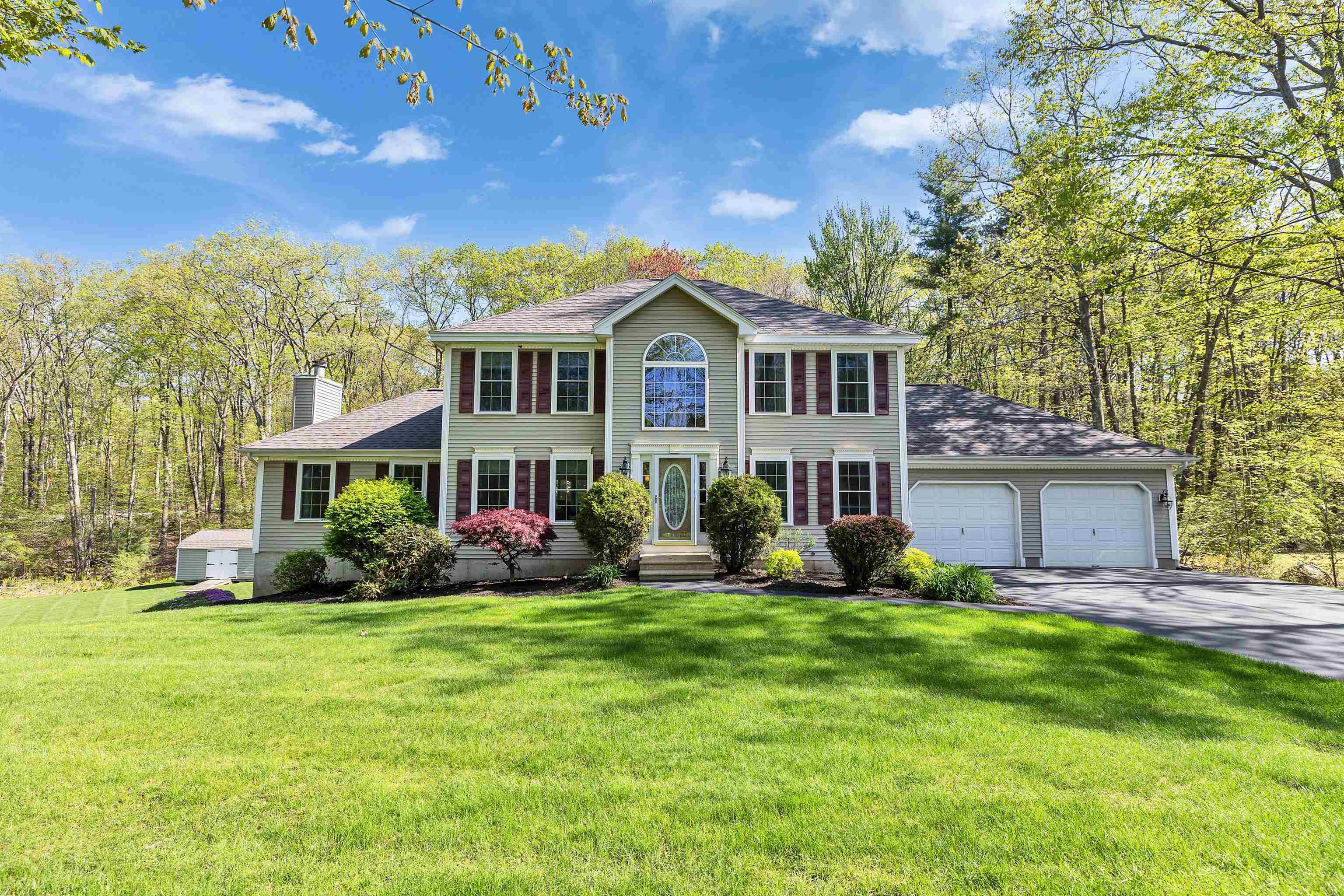 Property Photo: 11 Fieldstone Drive NH 03106
