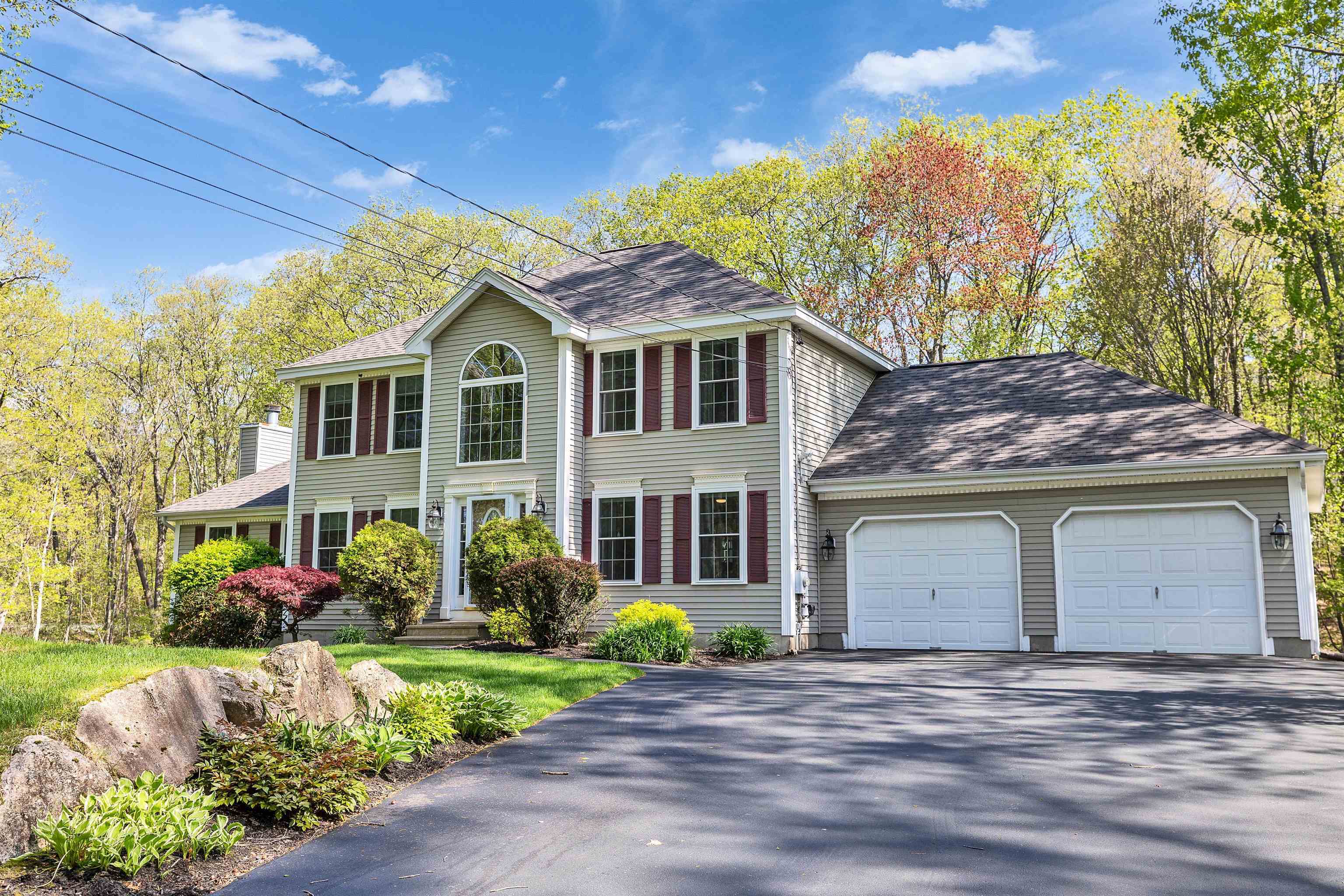 Property Photo:  11 Fieldstone Drive  NH 03106 