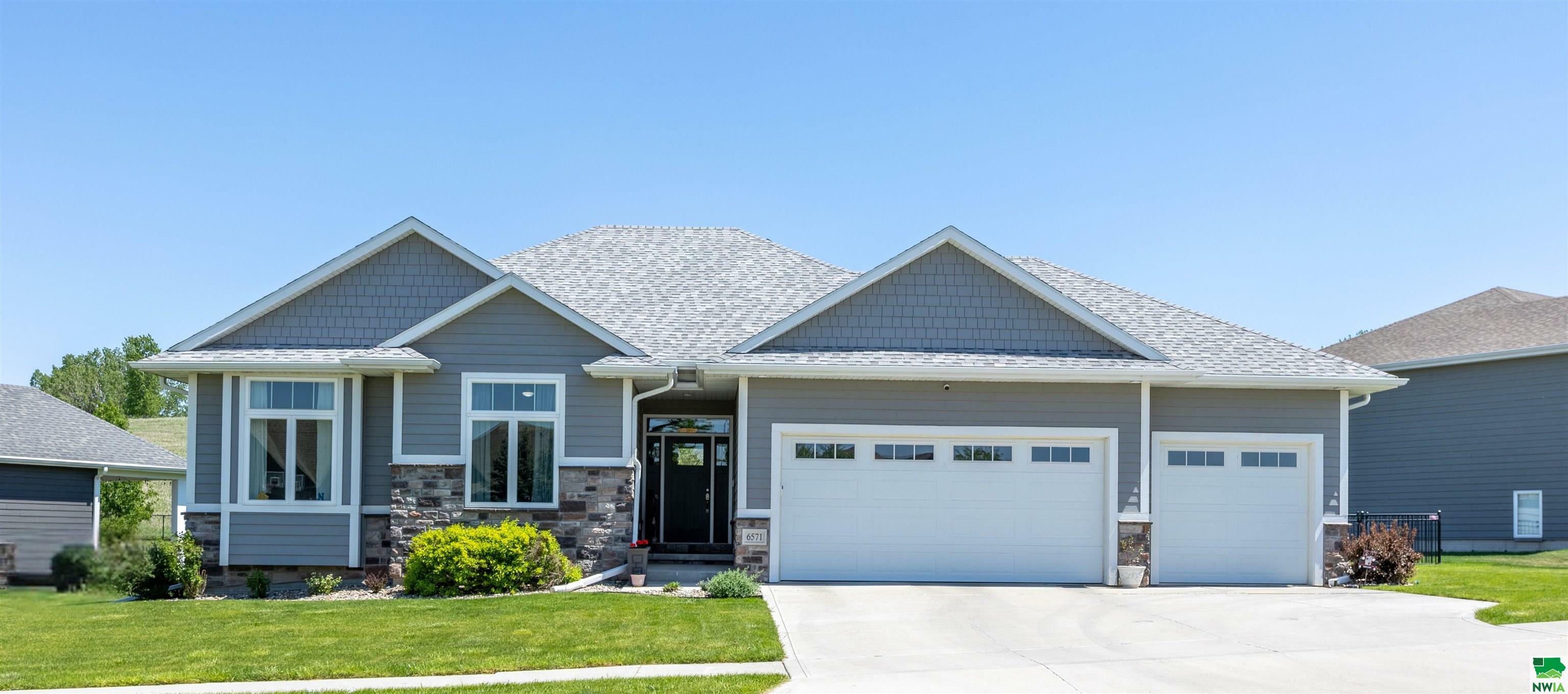 Property Photo: 6571 Palm Valley Drive IA 51106