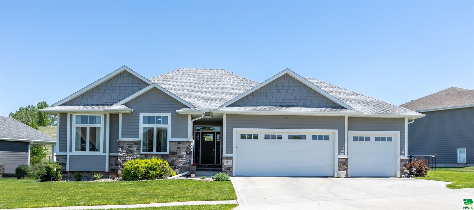 Property Photo: 6571 Palm Valley Drive IA 51106