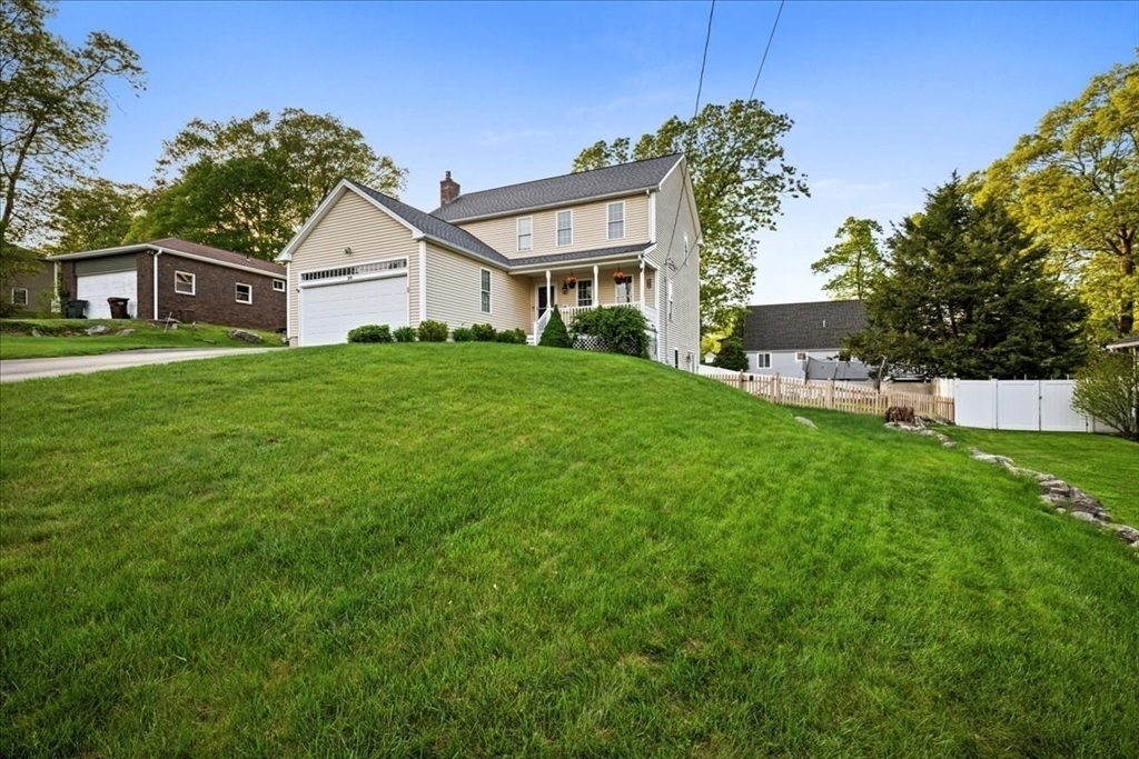 Property Photo: 20 Briarcliff Dr MA 01501