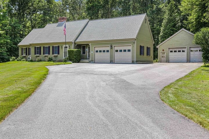 24 Manchaug Rd  Sutton MA 01590 photo