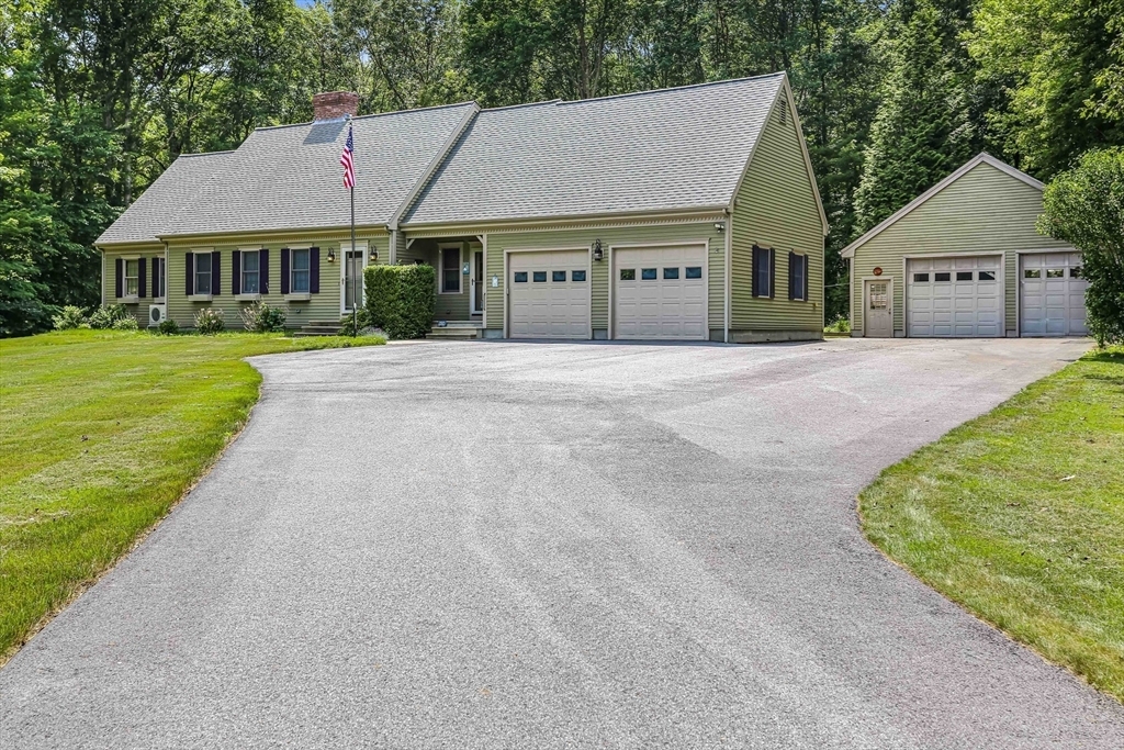 24 Manchaug Rd  Sutton MA 01590 photo