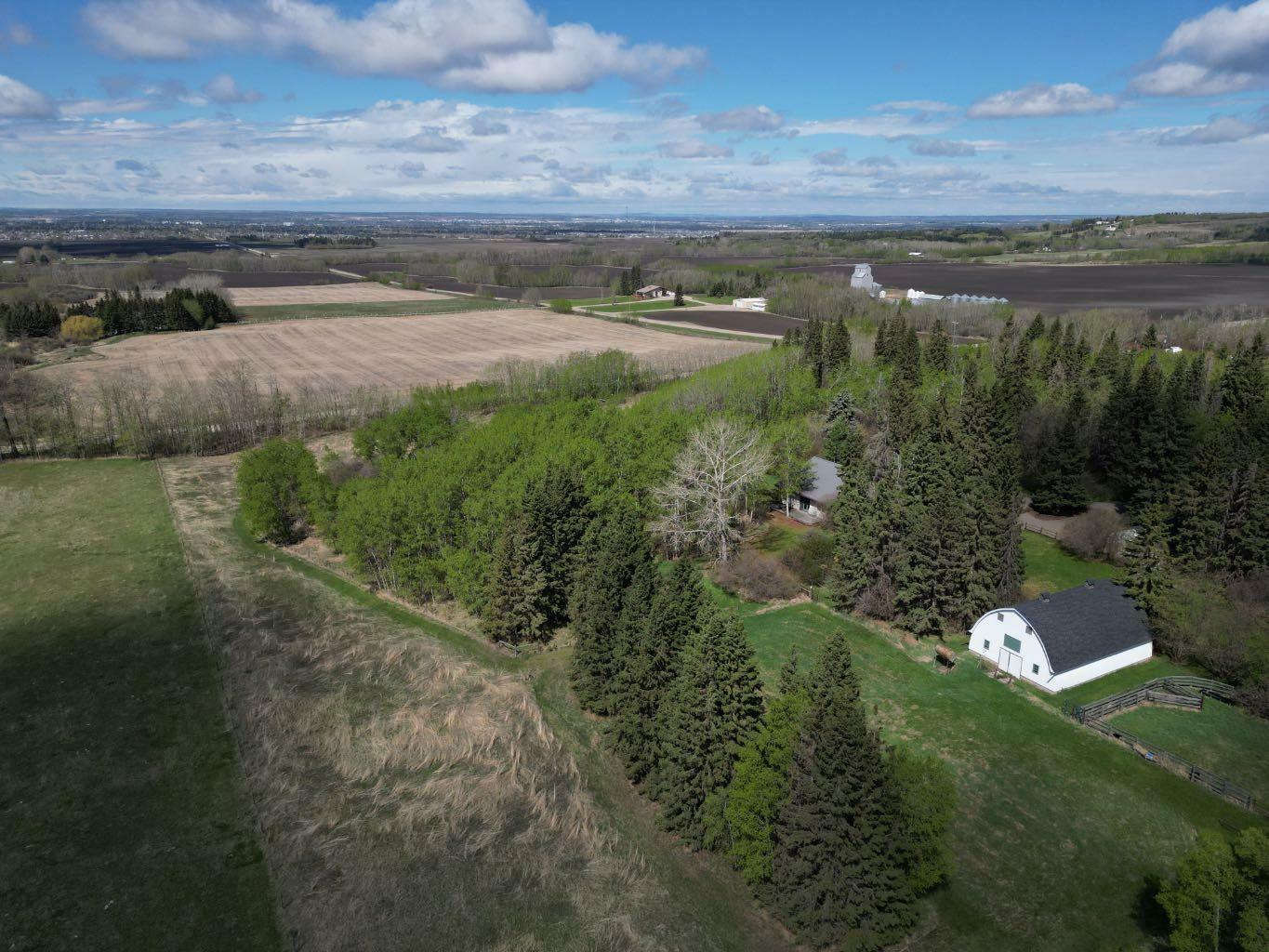 Property Photo: 26471 Township Road 382 AB T4E 1G7