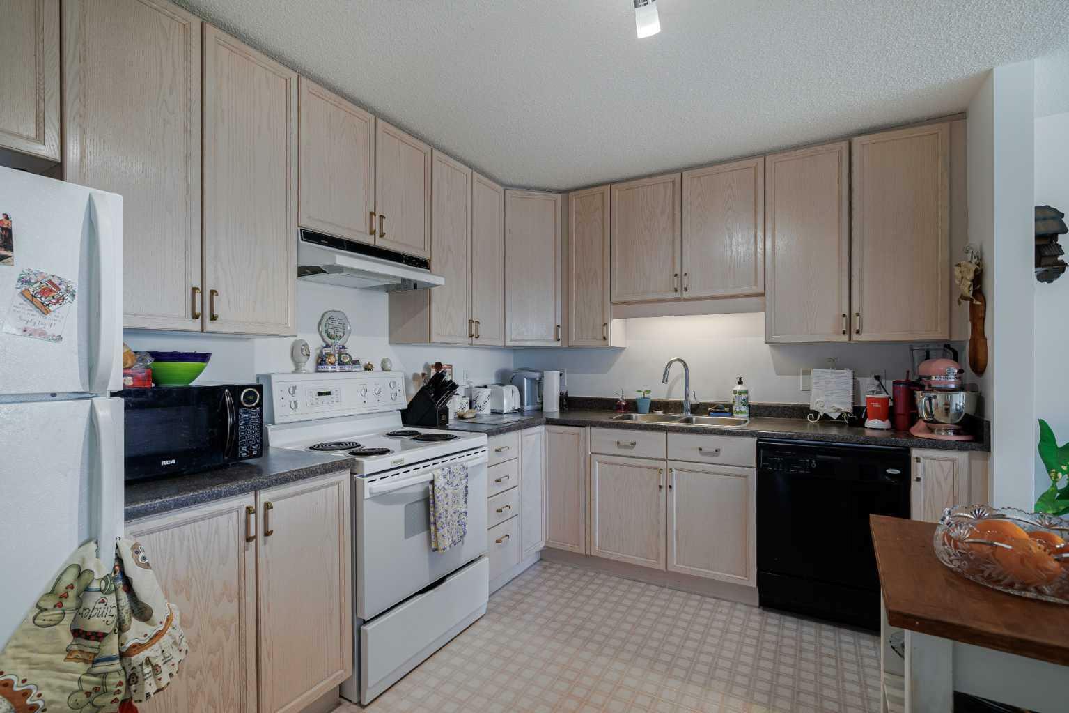 Property Photo: 1000 Sienna Park Green SW 1315 AB T3H 3N7
