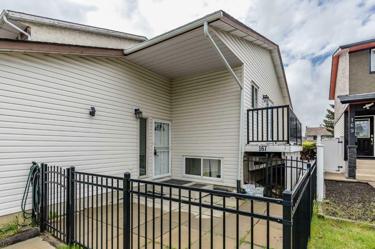 Property Photo:  167 Pinemeadow Road NE  AB T1Y 4N8 