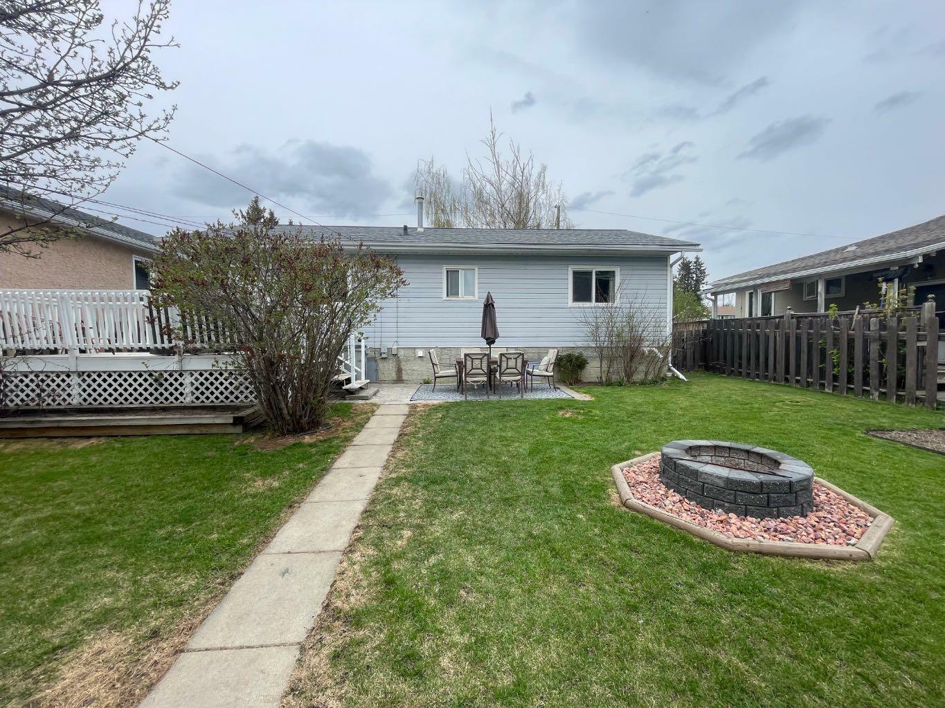 Photo de la propriété: 4435 5 Avenue AB T7E 1B9