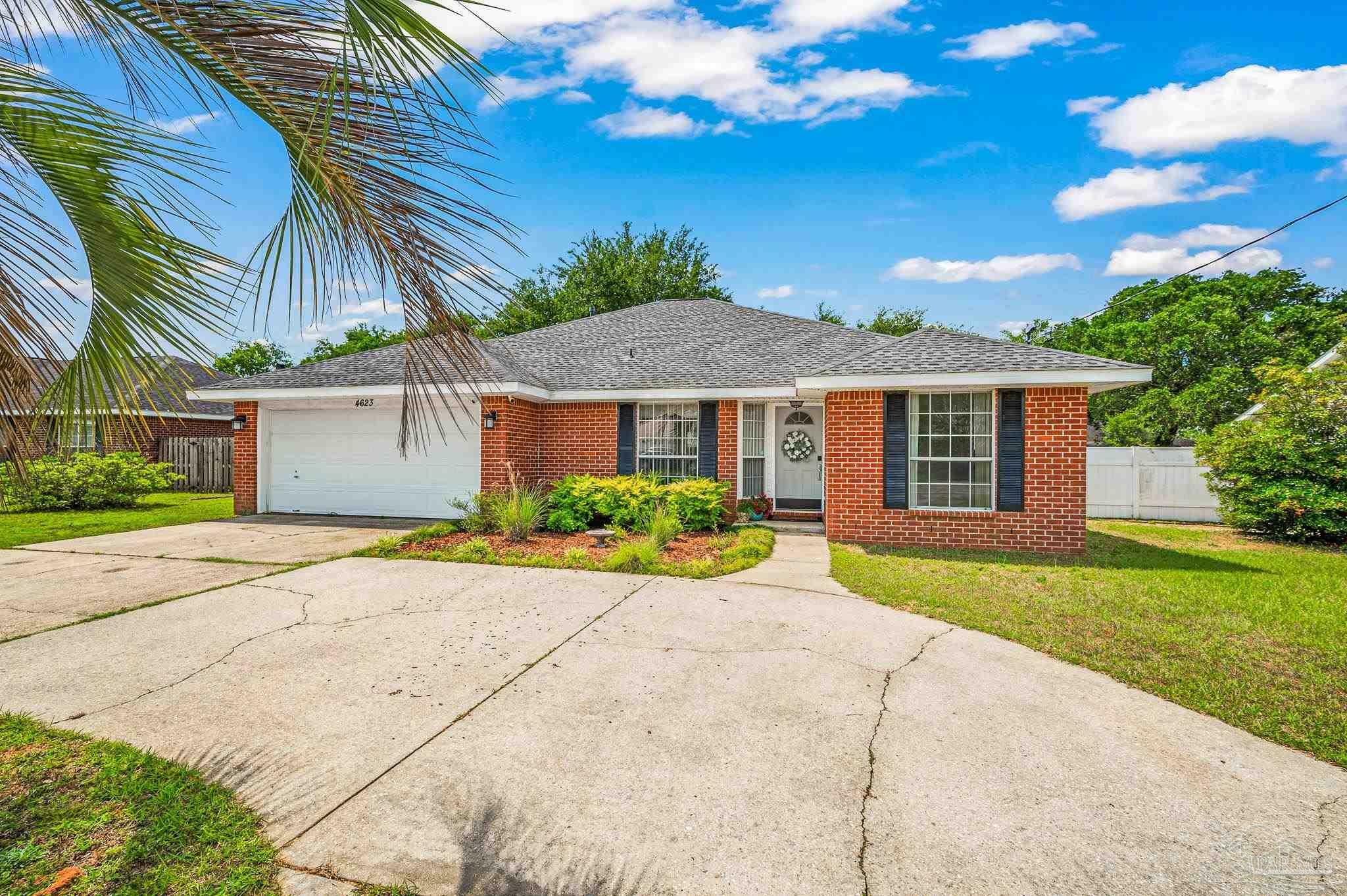Property Photo: 4623 Hamilton Bridge Rd FL 32571