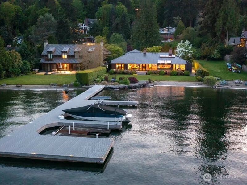 Property Photo: 4400 East Mercer Way WA 98040