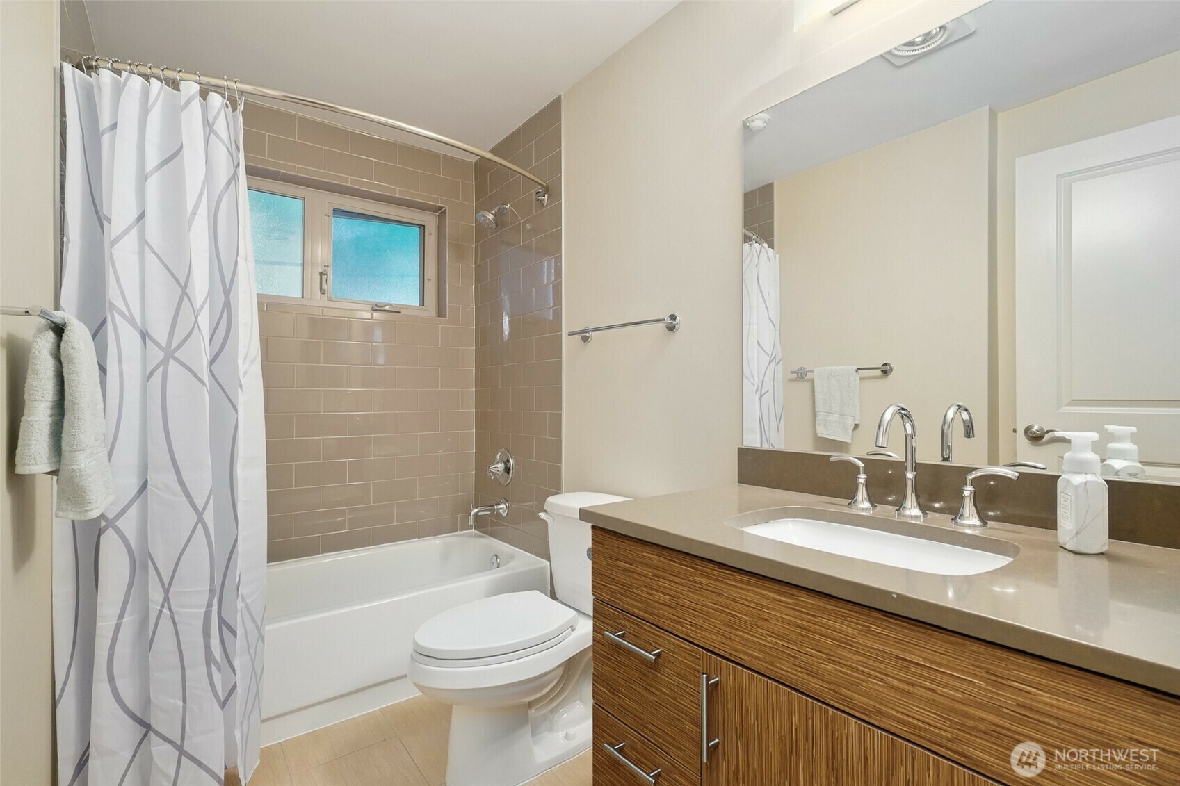 Property Photo: 15132 NE 82nd Street 301 WA 98052