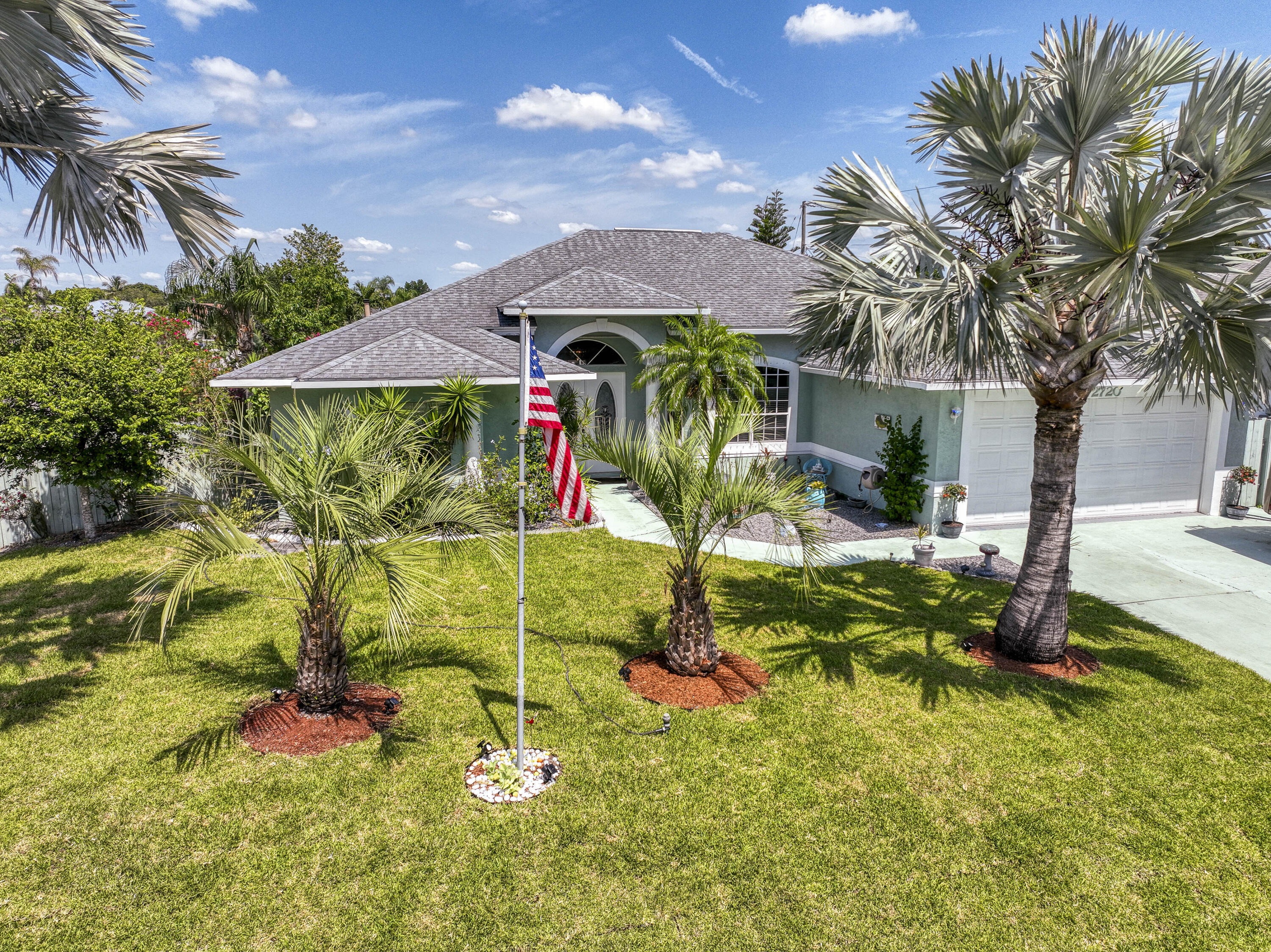 Property Photo: 2720 SE Kern Road FL 34984