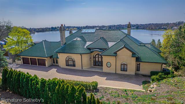 Property Photo: 1567 Island Lane MI 48302