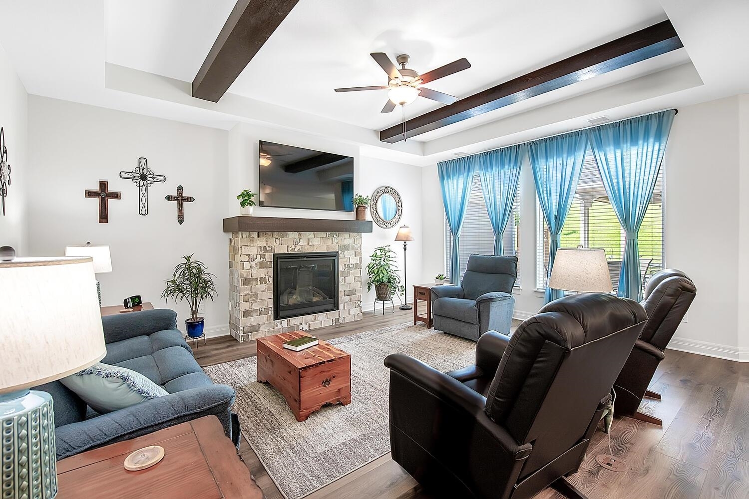 Property Photo: 1413 S Canyon St KS 67235
