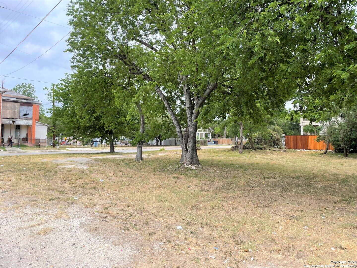 Property Photo: 902 S Mittman St TX 78210
