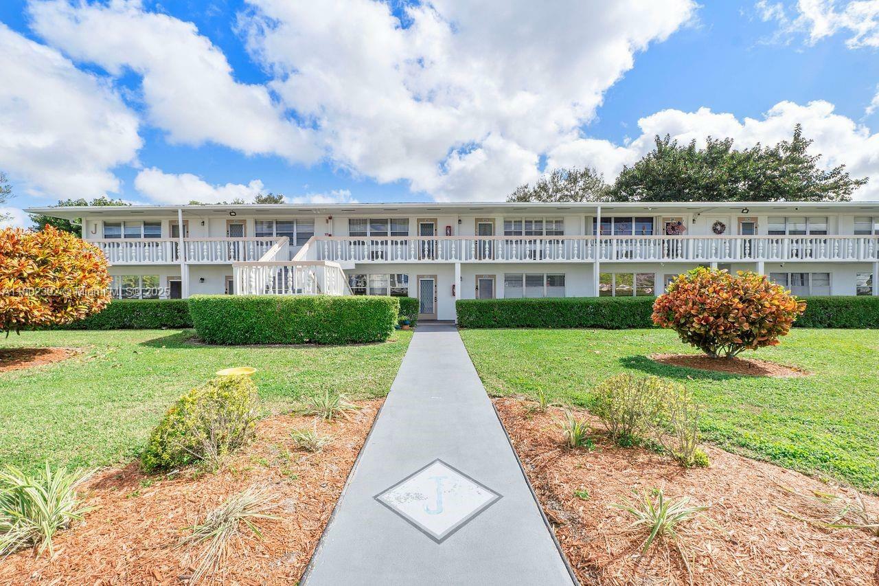 Property Photo: 143 Oakridge J 143 FL 33442