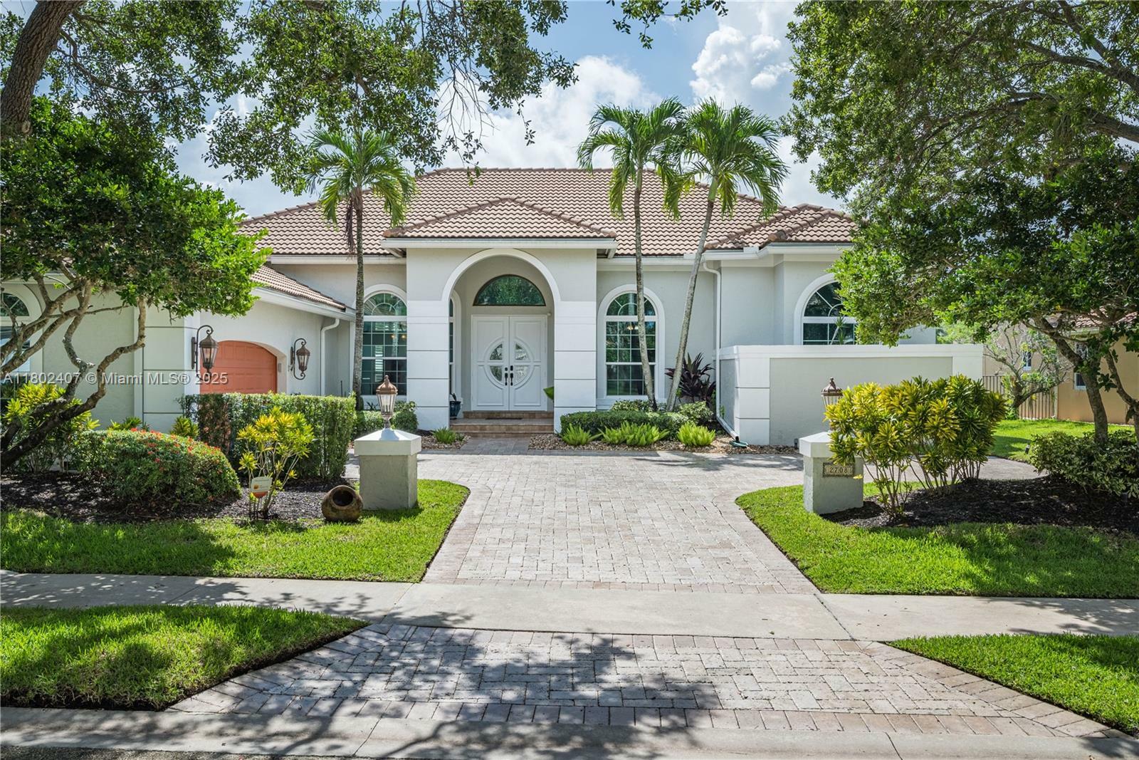Property Photo: 2708 Meadowood Dr 2708 FL 33332