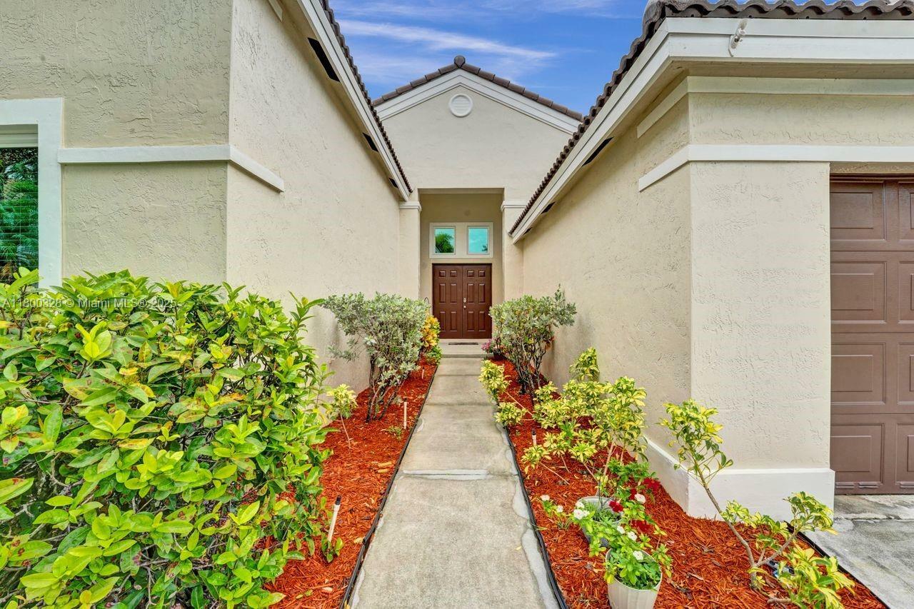 Property Photo: 1063 Cedar Falls Dr 1063 FL 33327