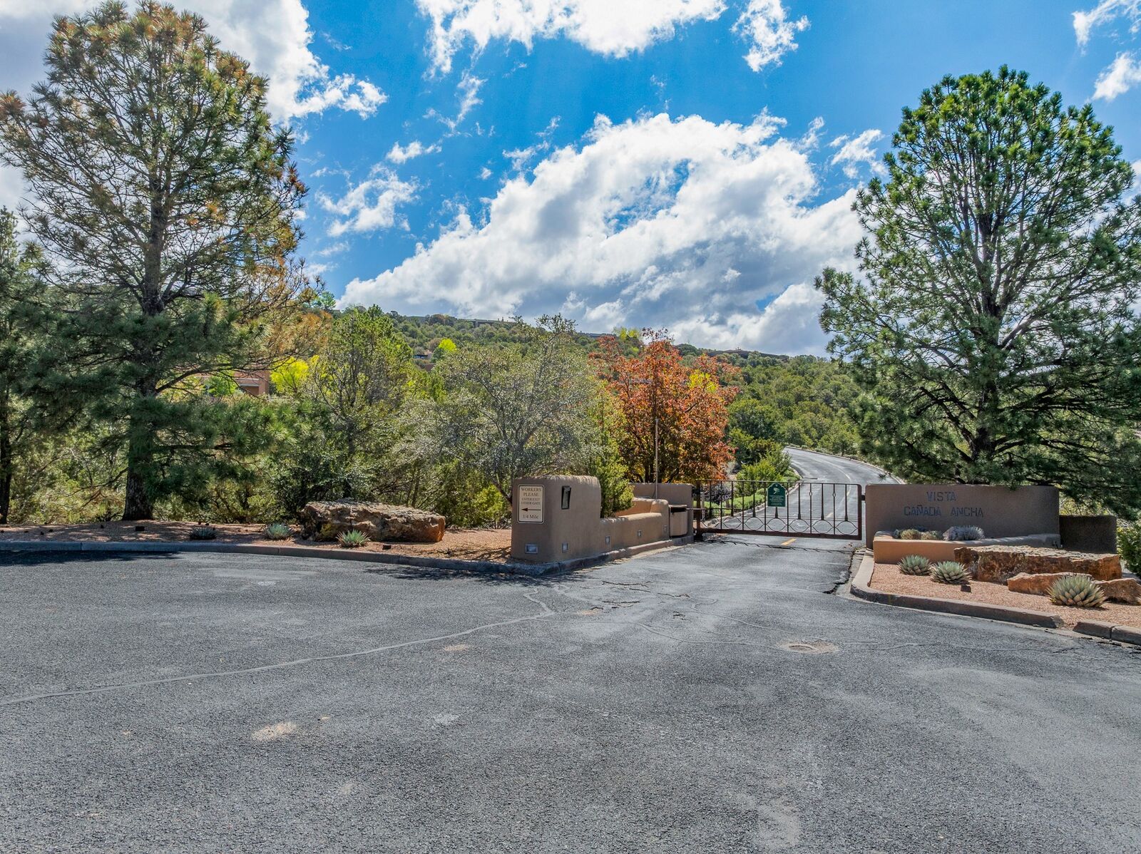 Property Photo: 1421 Canada Del Sur NM 87501