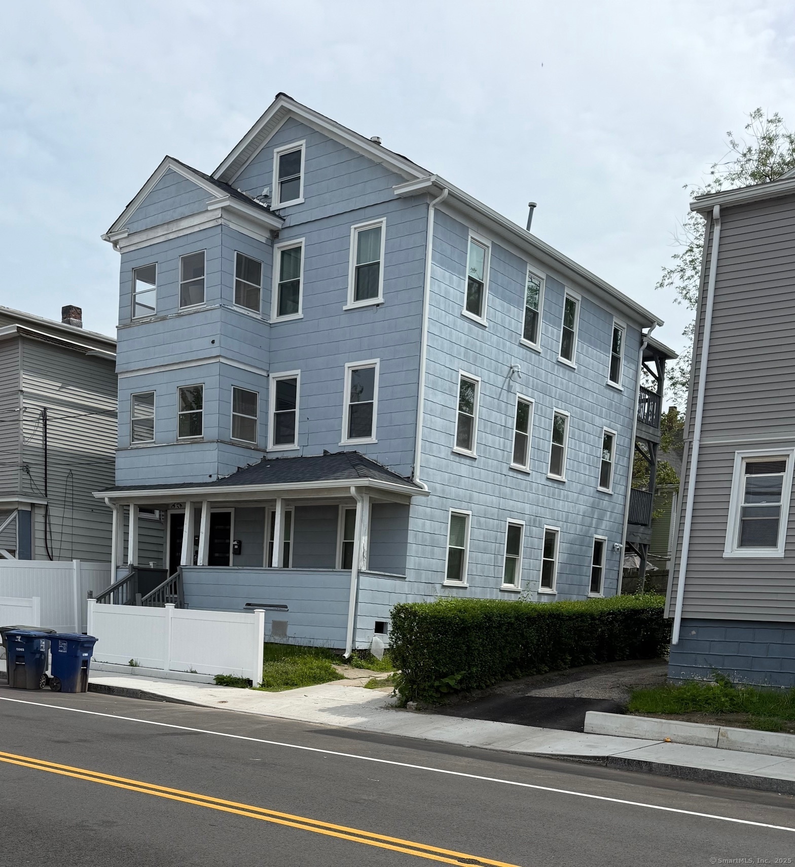 Property Photo: 2076 Seaview Avenue CT 06610