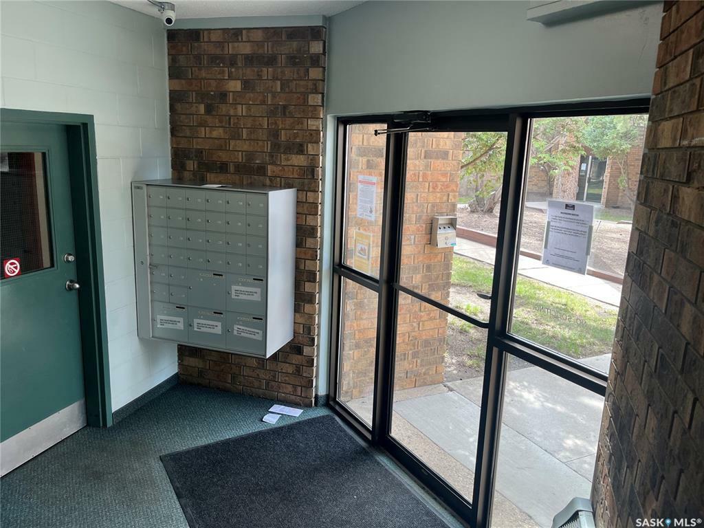 Property Photo: 802A Kingsmere Boulevard 303 SK S7J 4C4