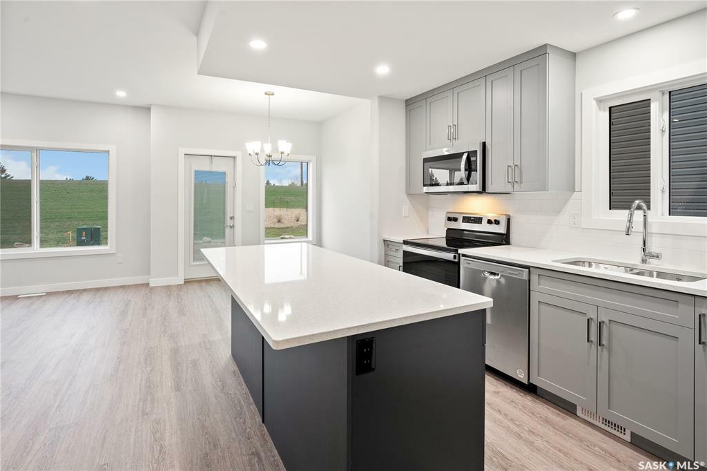 Property Photo: 462 Doran Crescent SK S7V 1W2
