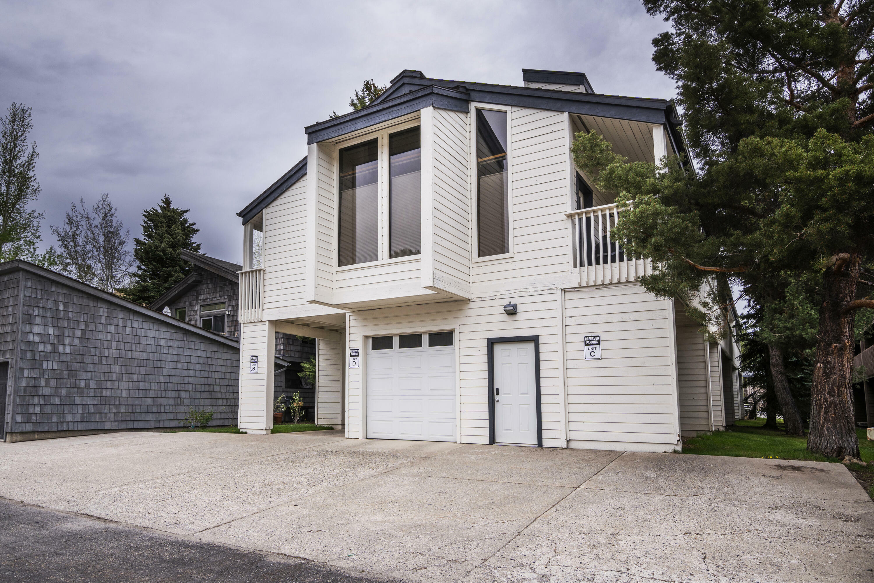 Property Photo: 251 S 2nd Ave C ID 83340