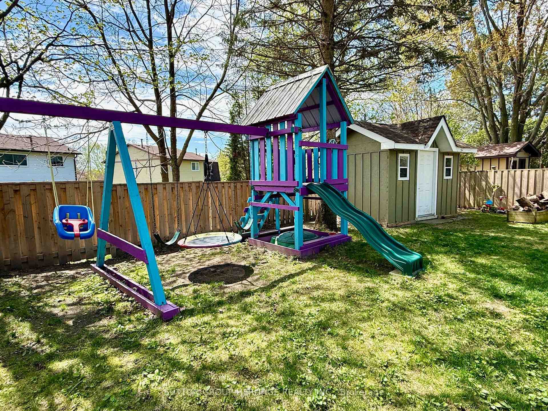 Property Photo: 847 Gentry Crescent ON L1K 1L6