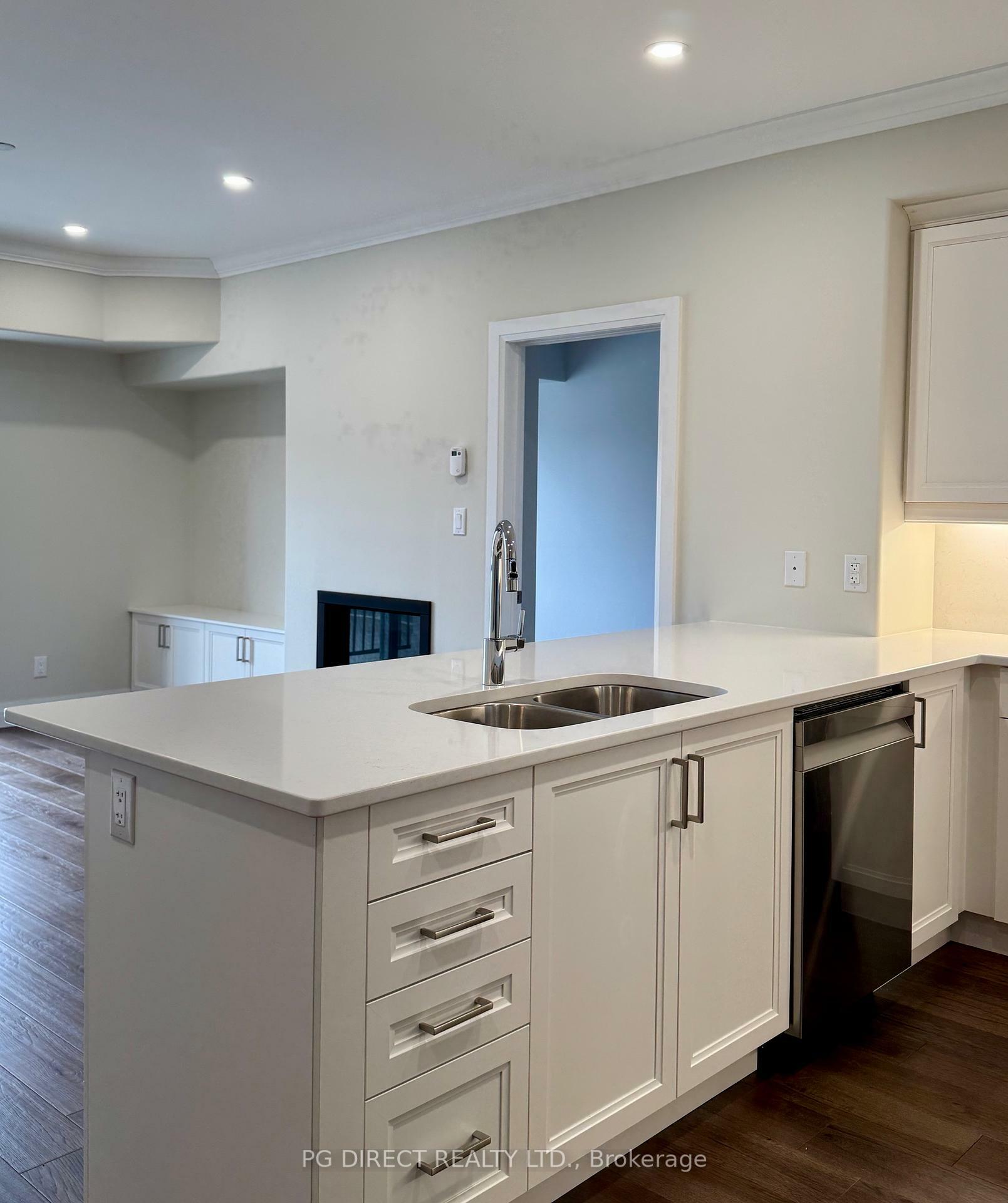 Property Photo: 19 Hampton Lane E 204 ON K0L 2H0