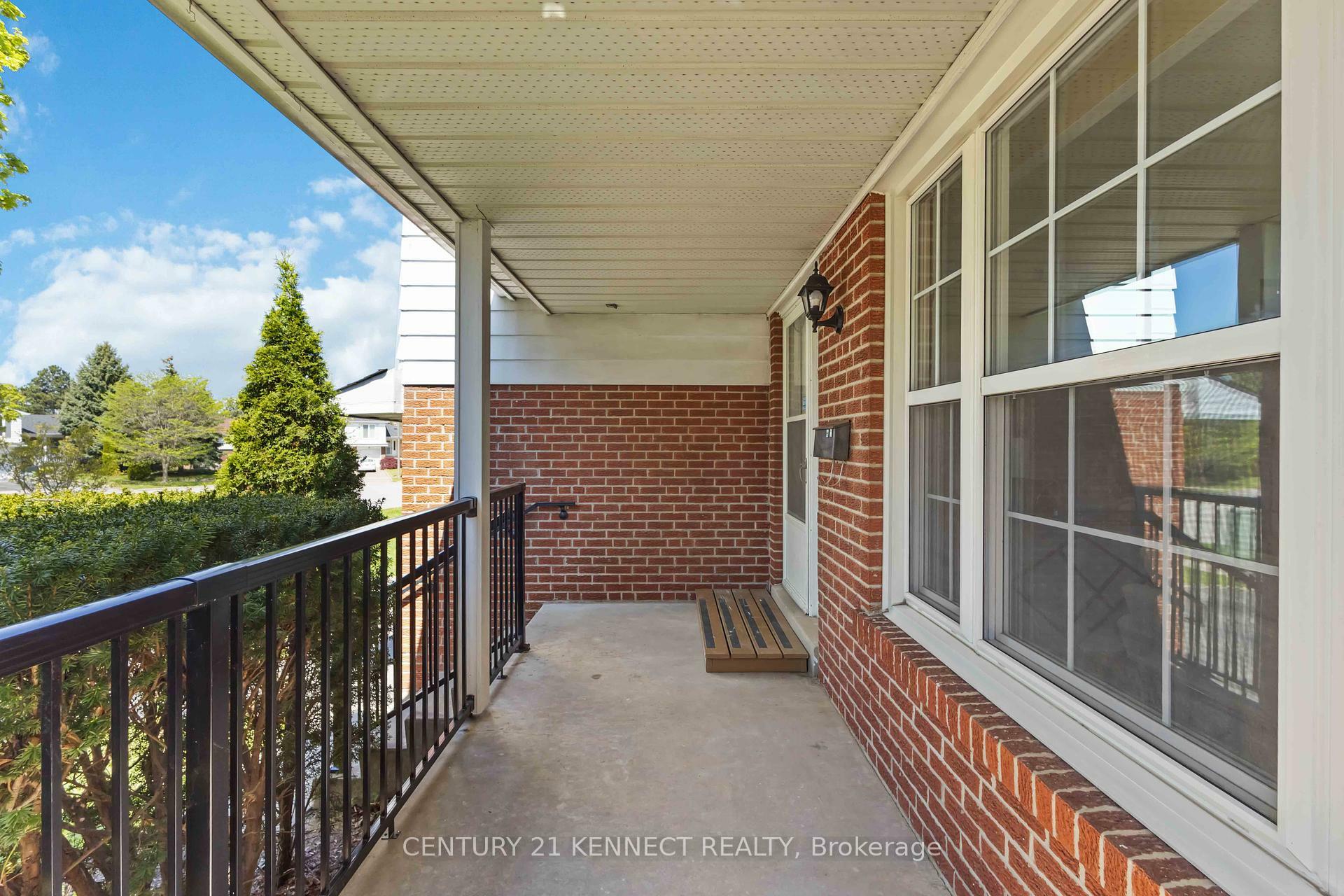 Photo de la propriété: 100 Briarscross Boulevard ON M1S 3K5